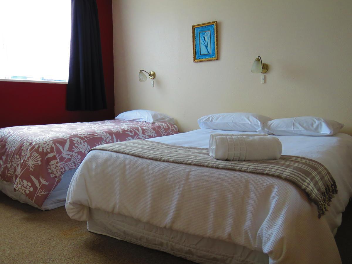 Opunake Motel And Backpackers Lodge ภายนอก รูปภาพ