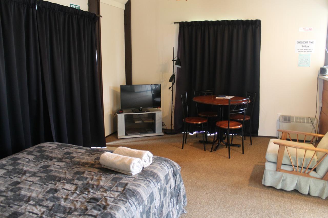 Opunake Motel And Backpackers Lodge ห้อง รูปภาพ